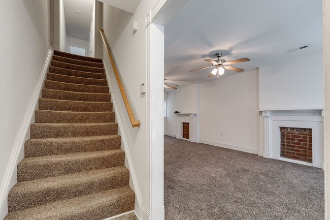 Building Photo - 1802 Parkwood Ave