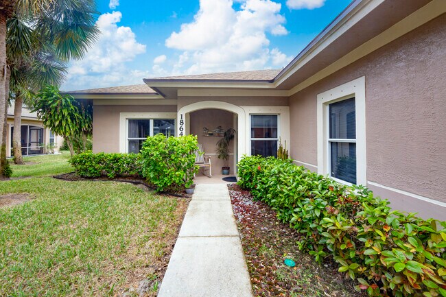 Building Photo - 1864 S Dovetail Dr