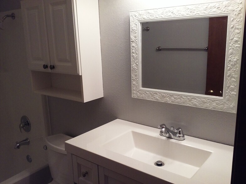 Building Photo - 3305 Vittoria Way