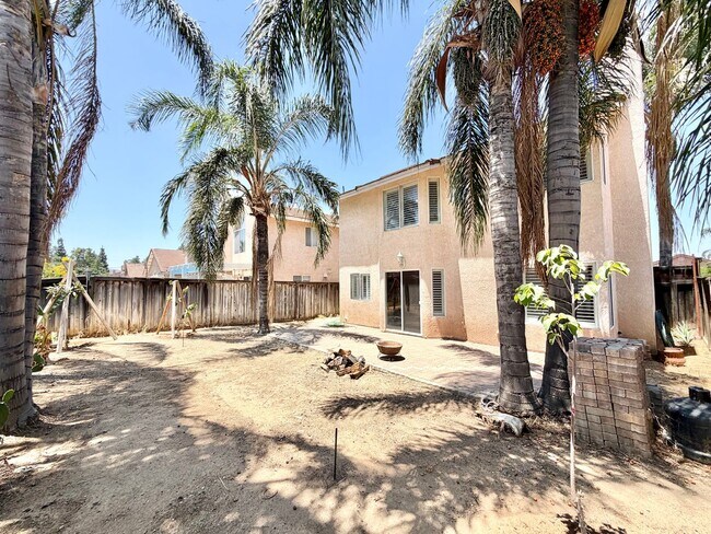 Building Photo - Open-Concept 3 Bedroom 2.5 Bathroom Home with Soaring Ceilings & Spacious Backyard