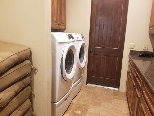 Building Photo - Winter Furnished Rental