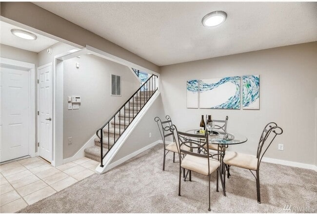 Building Photo - Kirkland Location, Charming 3 Bedroom - 1....