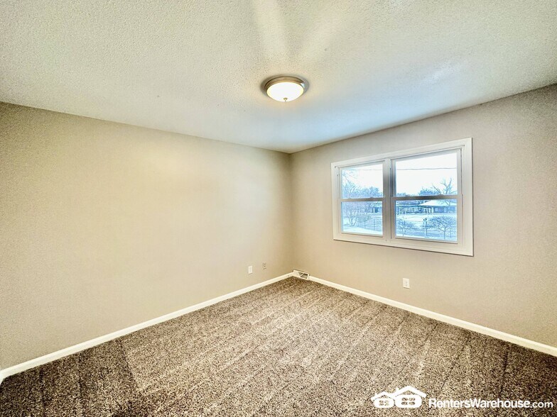 Building Photo - 4926 Madison Ave