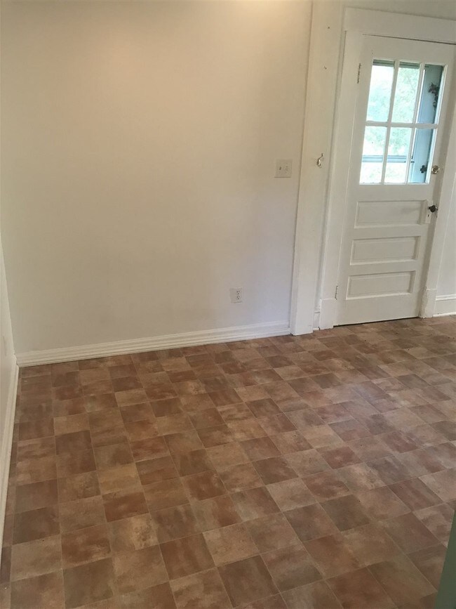 Building Photo - 83 Whitlock Rd