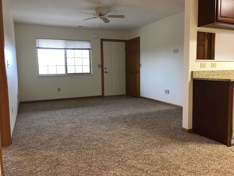 Building Photo - 1001 Altamonte Dr