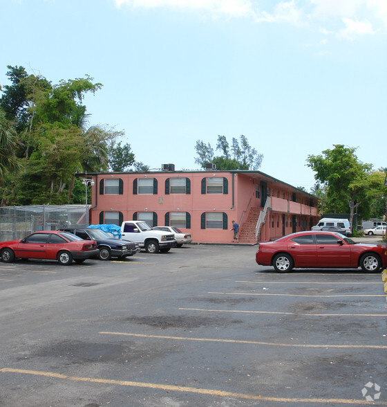 Building Photo - Pompano Gardens