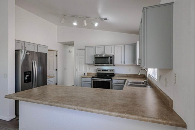 Building Photo - 4Bed/2Bath House in Buckeye! Move-In Ready on 06/04/2026!