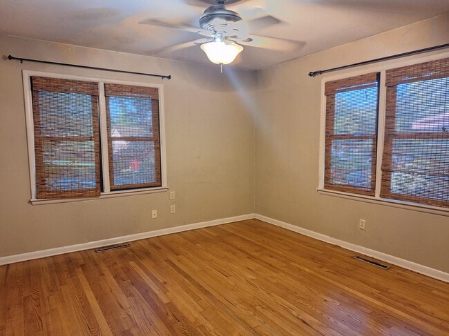 Building Photo - 2217 W 5th Ave