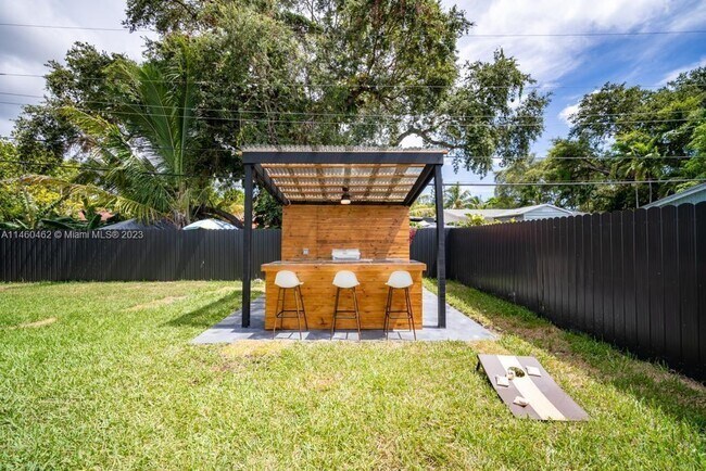 Building Photo - 1521 NE 148th St