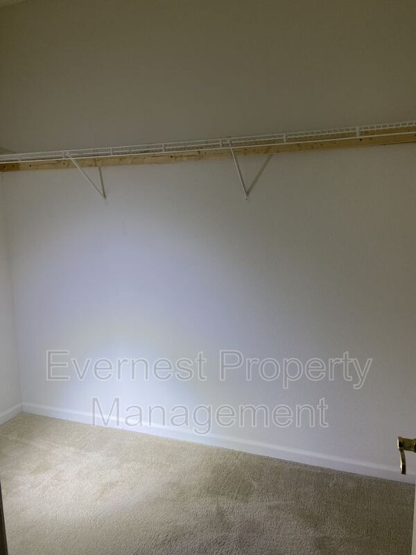 Building Photo - 9601 Links Way