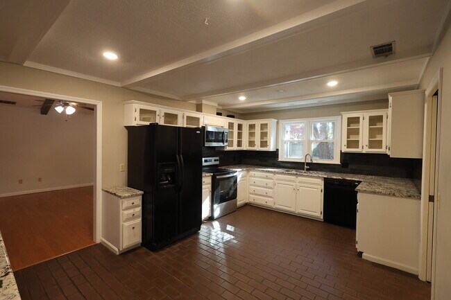 Building Photo - 313 Palomino Path