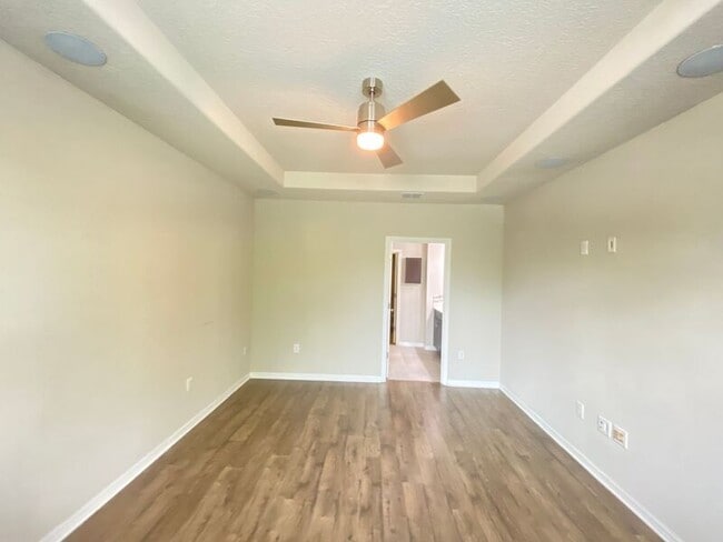 Building Photo - 2609 Amati Dr