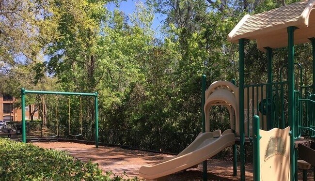 Building Photo - Beautiful 3 bedroom 2 Bath Townhome
