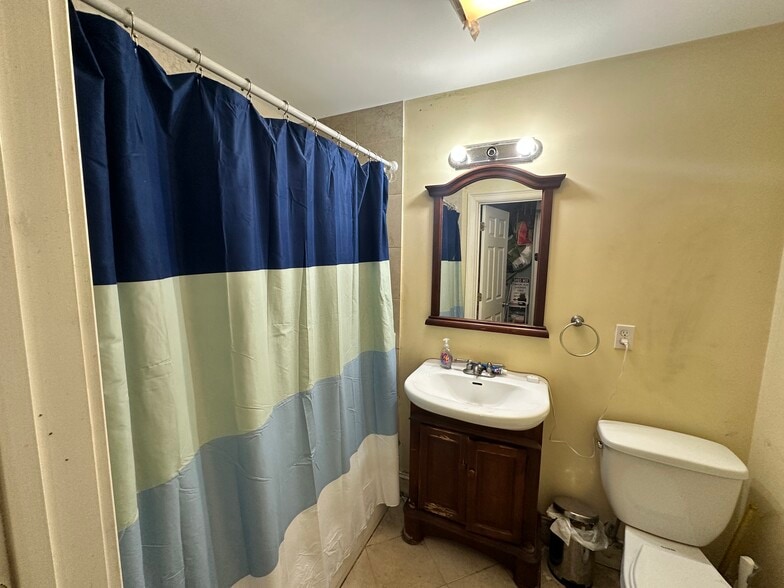 Building Photo - 135 Hillside St