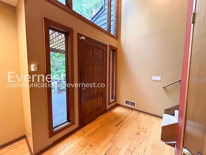 Building Photo - 770 Bayliss Dr