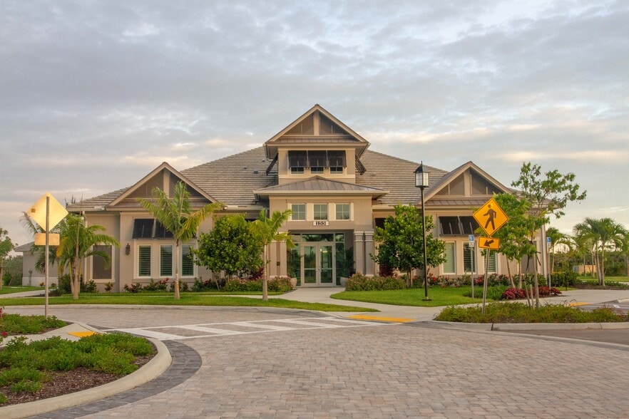 Clubhouse - 262 Indies Dr E