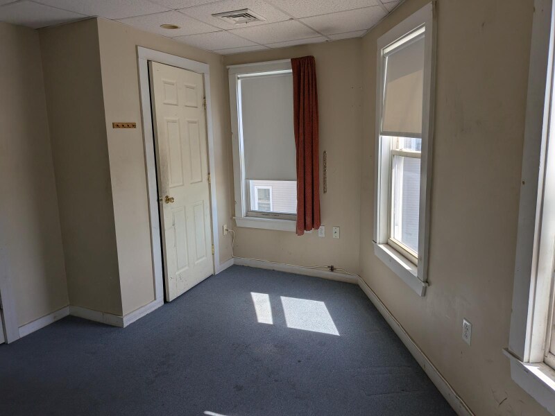 Building Photo - 437 Bay St