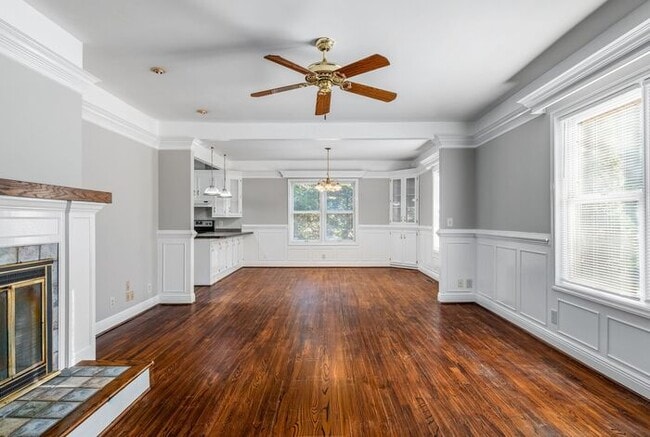 Building Photo - Large Brick Two Story Home, Hardwoods, Sep...