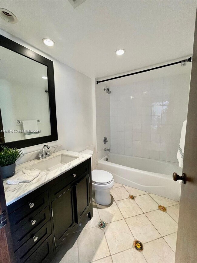 Building Photo - 18071 Biscayne Blvd