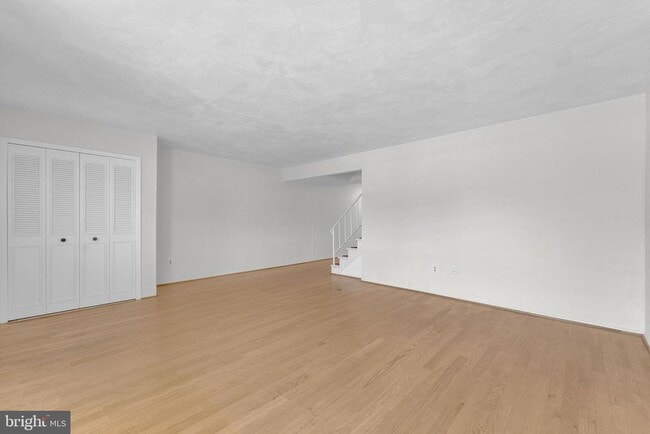 Building Photo - 40 Rittenhouse Dr