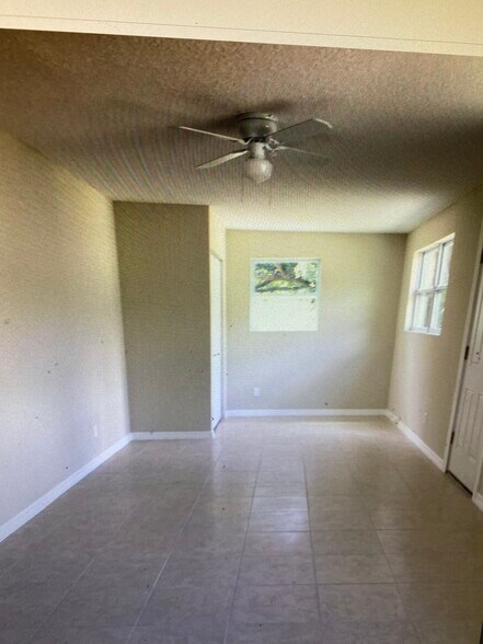 Building Photo - 3923 Harbor View Dr