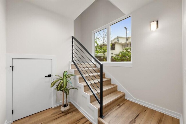 Building Photo - 2309 Montopolis Dr