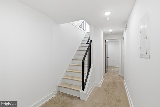 Building Photo - 2219 N 5th St