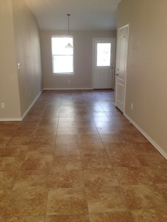 Building Photo - 17012 Loring Ln