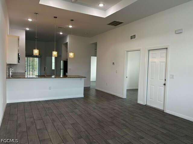 Building Photo - 2202 Haviland Ave S