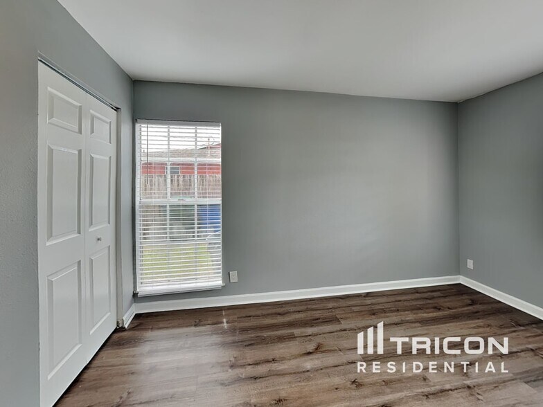 Building Photo - 2543 Golden Poinciana Pl