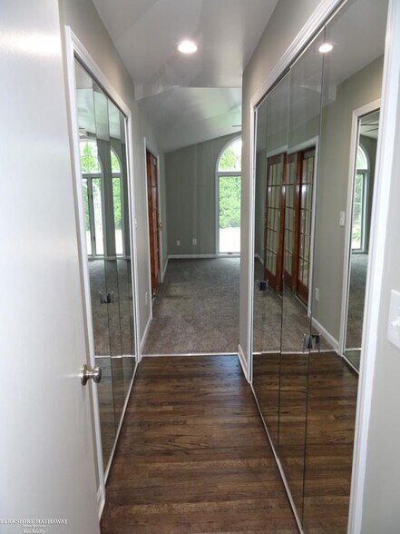 Building Photo - 32106 Gainsborough Dr