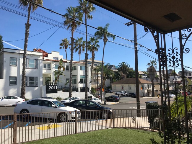 Building Photo - MOVE IN READY! Minutes from Little Italy! ...