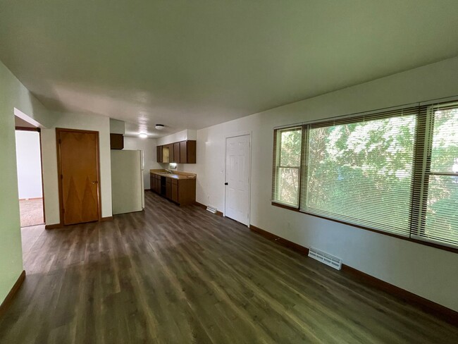 Building Photo - 2-Bedroom Duplex with Single Car Garage Av...