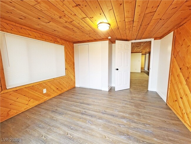 Building Photo - 2220 W Bell Vista Ave