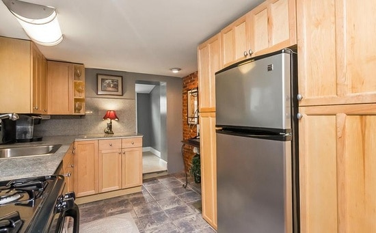 Building Photo - 825 S Linwood Ave