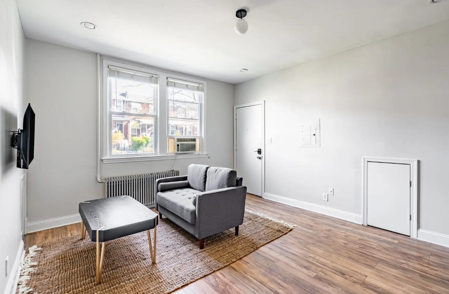 Unit 2 Living Room - 1613 F St NE