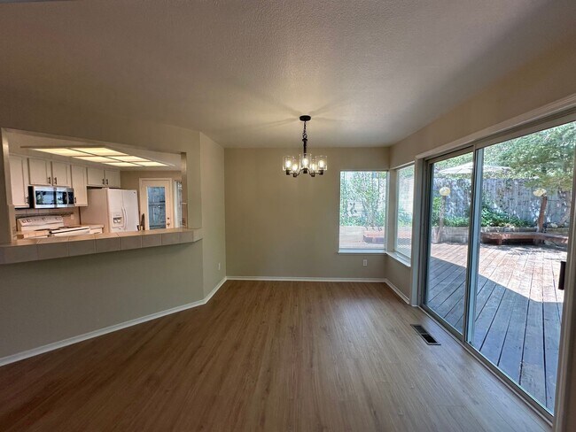 Building Photo - 2-Bedroom Home with Loft in Lakeridge Springs