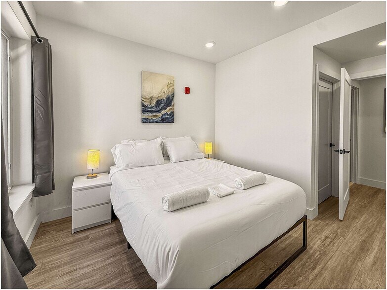 Building Photo - 2400 E Huntingdon St