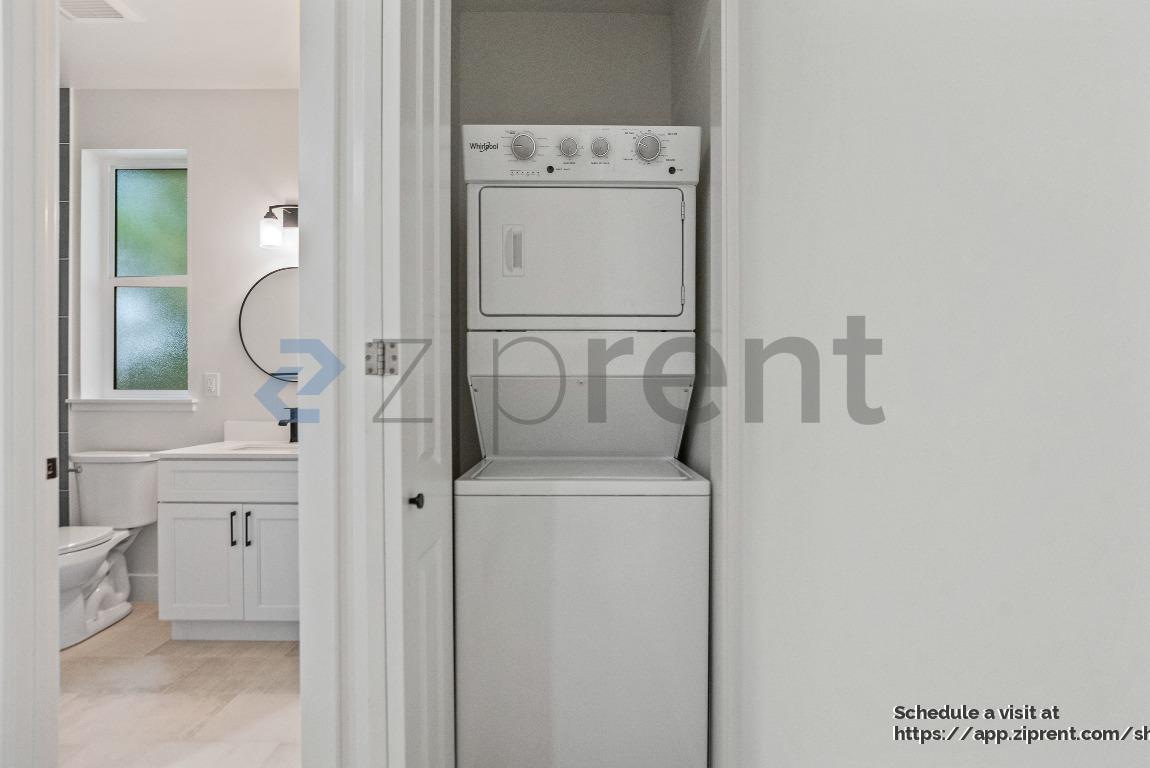 Building Photo - 3829 Buell St