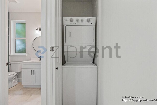 Building Photo - 3829 Buell St
