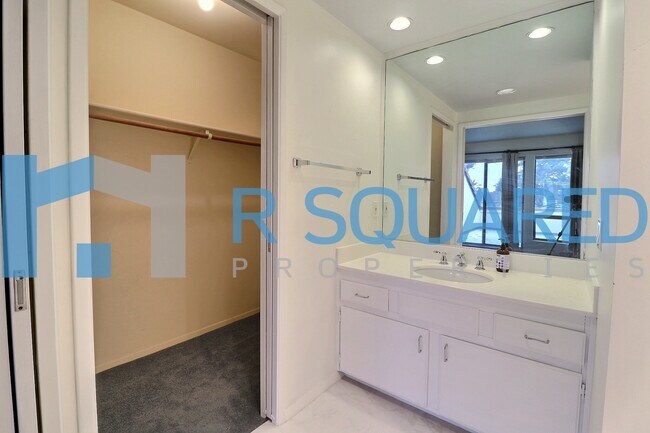 Building Photo - 401 100th Ave NE