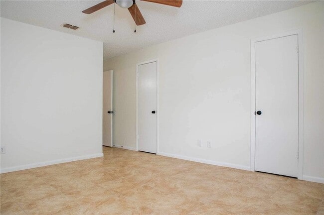 Building Photo - 9563 Goldfinch Cir