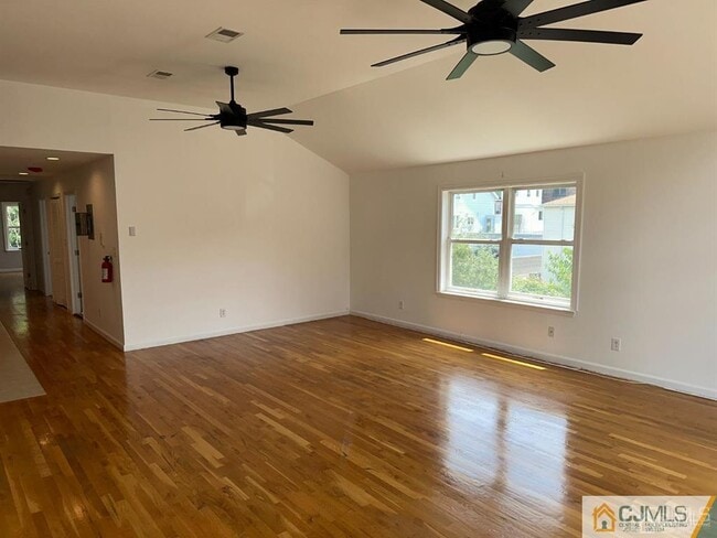 Building Photo - 2024 Grand Ave