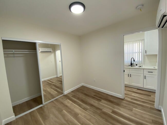 Building Photo - 1645 W Adams Blvd