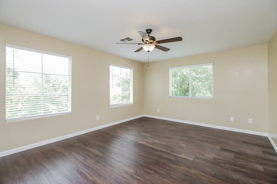 Building Photo - 1635 S Wildrose