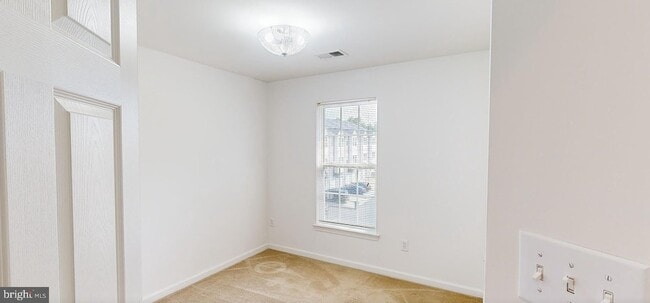 Building Photo - 60 River Ln