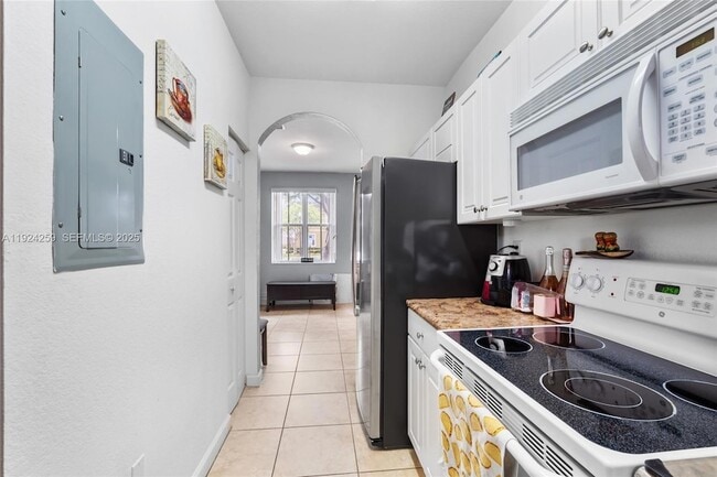 Building Photo - 230 SE 29th Ave