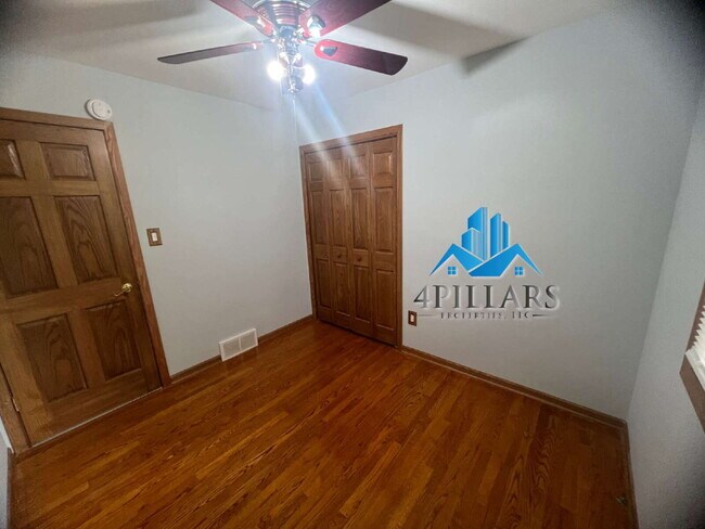 Building Photo - "Charming 3-Bedroom Haven with Finished Basement & Gleaming Hardwood Floors in Hammond!"