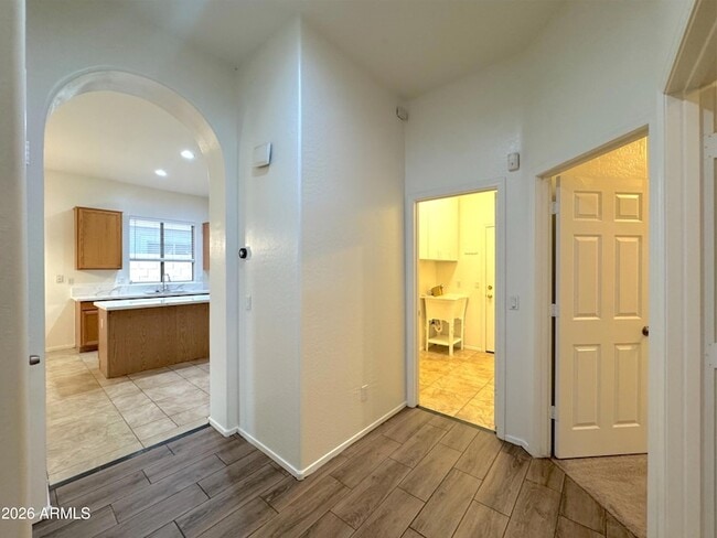 Building Photo - 3013 W Glenhaven Dr