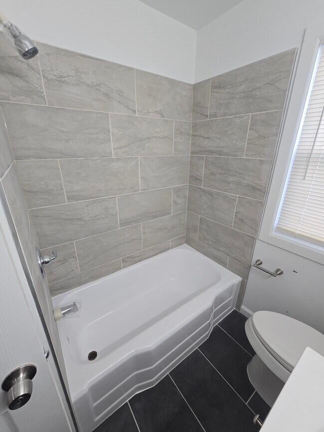 Building Photo - 16522 Murray Hill St